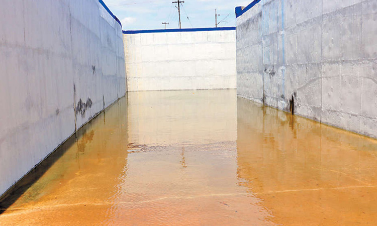 முருக்கம்பட்டு ரெயில்வே சுரங்கப்பாதையில் சூழ்ந்துள்ள மழைநீரால் வாகன ஓட்டிகள் அவதி - நடவடிக்கை எடுக்க பொதுமக்கள் கோரிக்கை