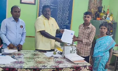 இடைநின்ற மாணவர்களை பள்ளியில் சேர்க்க ஆசிரியர்கள் தீவிரம்