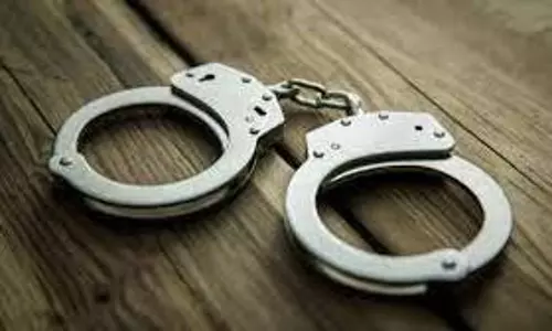 லாரி டிரைவரை அடித்து கொன்ற 4 பேர் கைது; வீடியோவால் பிடிபட்டனர்