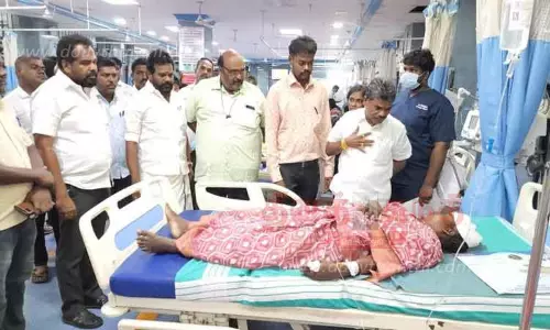 விபத்தில் காயம் அடைந்தவர்களுக்கு சண்முகையா எம்.எல்.ஏ. ஆறுதல்