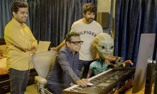 புதிய போஸ்டரை பகிர்ந்த அயலான் படக்குழு புதிய போஸ்டரை பகிர்ந்த அயலான் படக்குழு