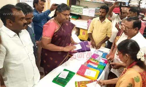 கதர் அங்காடியில் தீபாவளி சிறப்பு விற்பனை கதர் அங்காடியில் தீபாவளி சிறப்பு விற்பனை