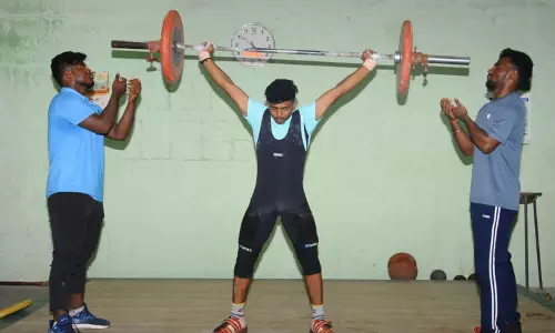 தேசிய பளுதூக்கும் அணிக்கான தேர்வு போட்டிகள்