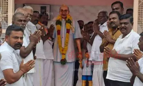 காமராஜர் சிலைக்கு பழனி நாடார் எம்.எல்.ஏ. மரியாதை காமராஜர் சிலைக்கு பழனி நாடார் எம்.எல்.ஏ. மரியாதை