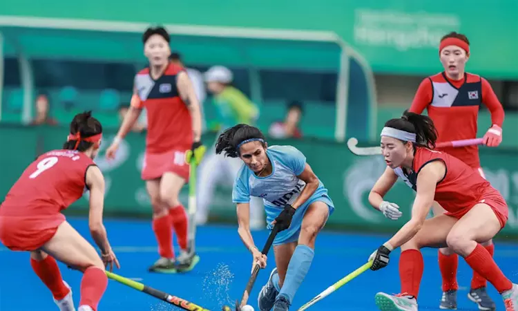 ஆசிய விளையாட்டு பெண்கள் ஆக்கி: சீன அணிக்கு எதிரான... ... ஆசிய விளையாட்டு - ஹாட்ரிக் தங்கம் வென்ற இந்தியா..பதக்க பட்டியலில் 4-வது இடம் ஆசிய விளையாட்டு பெண்கள் ஆக்கி: சீன அணிக்கு எதிரான... ... ஆசிய விளையாட்டு - ஹாட்ரிக் தங்கம் வென்ற இந்தியா..பதக்க பட்டியலில் 4-வது இடம்