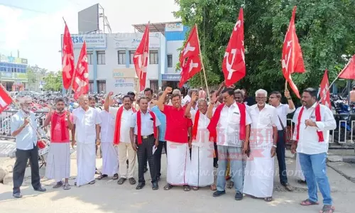 மார்க்சிஸ்ட் கம்யூனிஸ்டு கட்சியினர் ஆர்ப்பாட்டம் மார்க்சிஸ்ட் கம்யூனிஸ்டு கட்சியினர் ஆர்ப்பாட்டம்