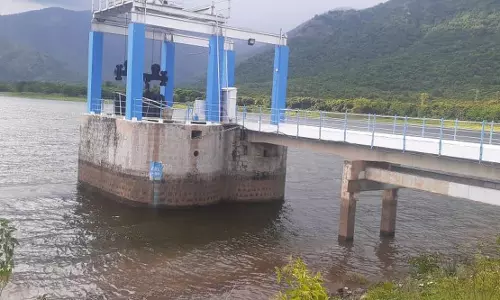 நீர்ப்பிடிப்பு பகுதியில் மழை பெய்யாததால்மஞ்சளாறு அணைக்கு நீர்வரத்து குறைந்ததுமுதல்போக பாசனத்திற்கு தண்ணீர் திறக்கப்படுமா?