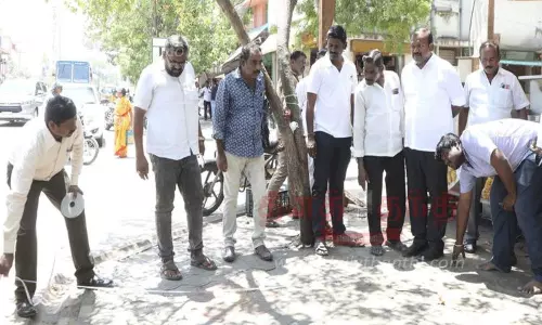 தூத்துக்குடி அண்ணாநகர் மெயின் ரோட்டை விரிவாக்கம் செய்ய மேயர் ஆய்வு