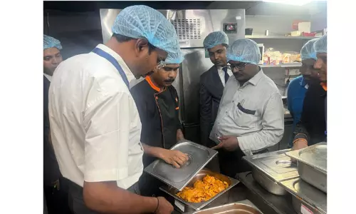 சுகாதாரம் இன்றி இயங்கிய 2 ஓட்டல்களுக்கு நோட்டீஸ்