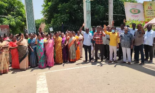 தொடக்கப்பள்ளி ஆசிரியர் கூட்டணியினர் ஆர்ப்பாட்டம்