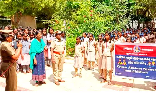 மாணவிகளுக்கு சுய பாதுகாப்பு குறித்த விழிப்புணர்வு