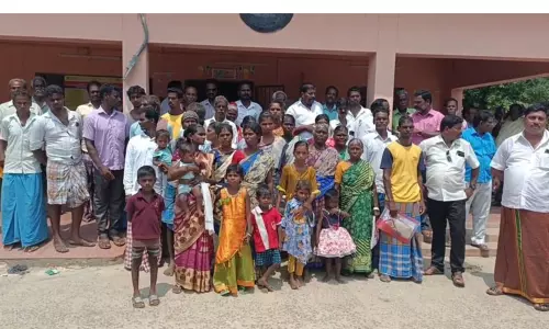 தாலுகா அலுவலகத்தை இருளர் இன மக்கள் முற்றுகை