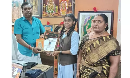 நாட்டிய ரத்னா விருதுபெற்ற மாணவிக்கு பாராட்டு நாட்டிய ரத்னா விருதுபெற்ற மாணவிக்கு பாராட்டு