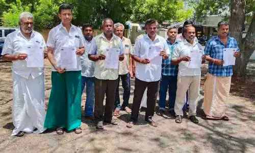 லாரிகளுக்கு மணல் வழங்காவிட்டால் போராட்டம் நடத்தப்படும் லாரிகளுக்கு மணல் வழங்காவிட்டால் போராட்டம் நடத்தப்படும்