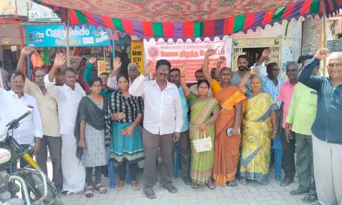 விருத்தாசலத்தில்அஞ்சல் ஊழியர் சங்கத்தினர் ஆர்ப்பாட்டம் விருத்தாசலத்தில்அஞ்சல் ஊழியர் சங்கத்தினர் ஆர்ப்பாட்டம்