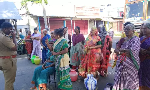புஞ்சைபுளியம்பட்டியில் சீராக குடிநீர் வினியோகிக்ககோரிபெண்கள் சாலை மறியல்