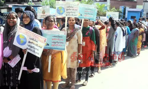 புற்றுநோய் குறித்த விழிப்புணர்வு ஊர்வலம்; போலீஸ் சூப்பிரண்டு ஜவகர் தொடங்கி வைத்தார் புற்றுநோய் குறித்த விழிப்புணர்வு ஊர்வலம்; போலீஸ் சூப்பிரண்டு ஜவகர் தொடங்கி வைத்தார்