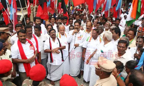 இந்தியா கூட்டணி கட்சியினர் ஆர்ப்பாட்டம்