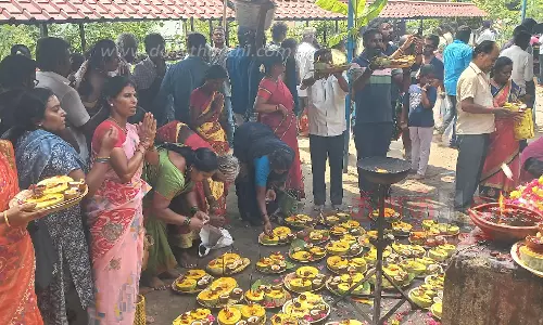 தேய்பிறை அஷ்டமியையொட்டிதட்சிணகாசி காலபைரவர் கோவிலில் சிறப்பு வழிபாடுதிரளான பக்தர்கள் சாமி தரிசனம் தேய்பிறை அஷ்டமியையொட்டிதட்சிணகாசி காலபைரவர் கோவிலில் சிறப்பு வழிபாடுதிரளான பக்தர்கள் சாமி தரிசனம்