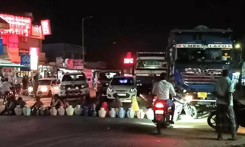 குடிநீர் கேட்டு காலிக்குடங்களுடன்பொதுமக்கள் சாலை மறியல்