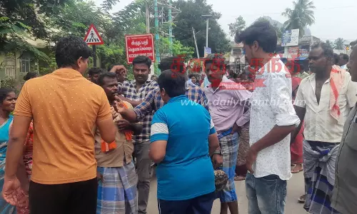 போலீஸ் நிலையம் அருகே மறியலுக்கு முயன்றவர்களால் பரபரப்பு