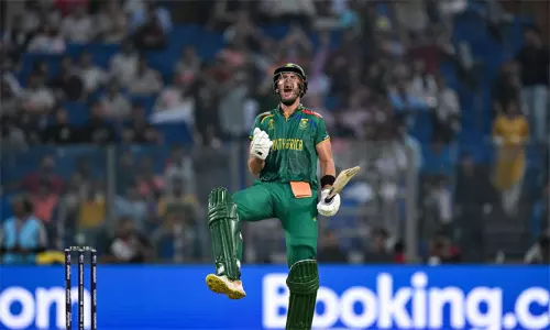 உலக கோப்பை கிரிக்கெட்:  இலங்கைக்கு எதிரான ஆட்டத்தில்  தென் ஆப்பிரிக்க அணி 428 ரன்கள் குவிப்பு