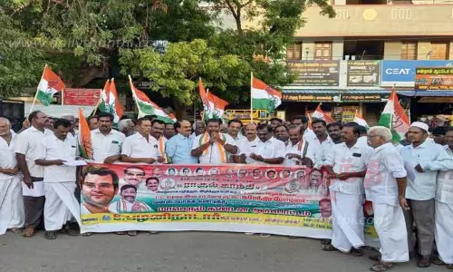 காங்கிரஸ் கட்சியினர் ஆர்ப்பாட்டம் காங்கிரஸ் கட்சியினர் ஆர்ப்பாட்டம்