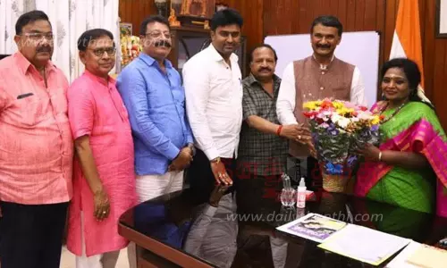 கவர்னர் தமிழிசையுடன் கர்நாடக மேலவை குழுவினர் சந்திப்பு கவர்னர் தமிழிசையுடன் கர்நாடக மேலவை குழுவினர் சந்திப்பு