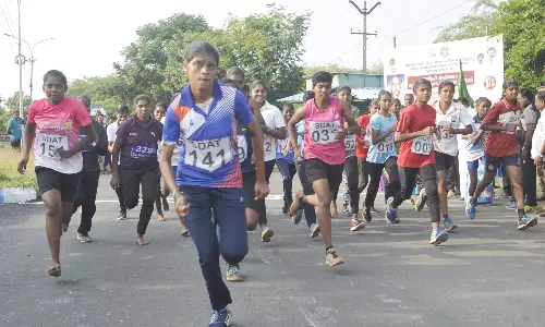 பெரம்பலூரில் நெடுந்தூர ஓட்டப்போட்டி