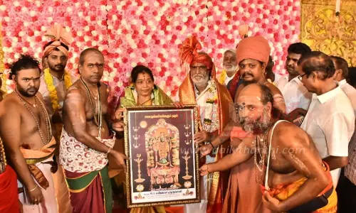 திருக்கடையூரில் அமைச்சர் சேகர்பாபு சஷ்டியப்த பூர்த்தி செய்து வழிபாடு