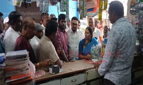 திருவள்ளுவர் மார்க்கெட், ராபர்ட்சன்பேட்டை பஸ் நிலையத்தில் எம்.எல்.ஏ. திடீர் ஆய்வு திருவள்ளுவர் மார்க்கெட், ராபர்ட்சன்பேட்டை பஸ் நிலையத்தில் எம்.எல்.ஏ. திடீர் ஆய்வு