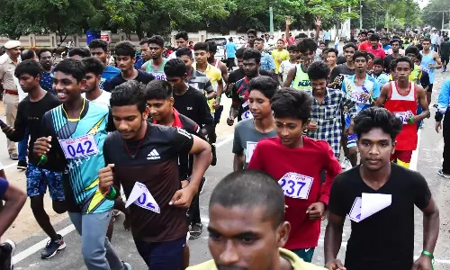 பள்ளி- கல்லூரி மாணவர்கள் பங்கேற்றனர்