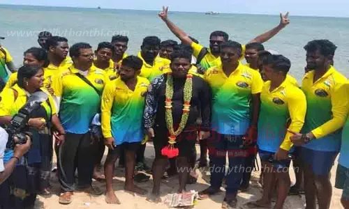 கடலில் 28 கி.மீ. நீந்தி சாதித்த மாற்றுத்திறனாளி சிறுவன்