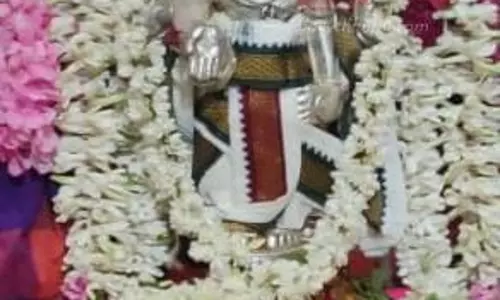 பெருமாள் கோவில்களில் சிறப்பு வழிபாடு பெருமாள் கோவில்களில் சிறப்பு வழிபாடு