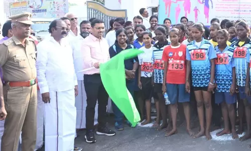 கள்ளக்குறிச்சியில் அறிஞர் அண்ணா நெடுந்தூர ஓட்டப்போட்டி: கலெக்டர் ஷ்ரவன்குமார் தொடங்கி வைத்தார்