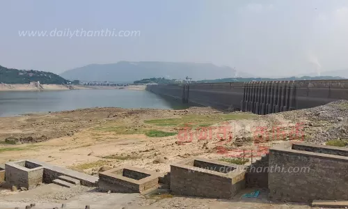 மேட்டூர் அணையில் தண்ணீர் திறப்பு மீண்டும் குறைப்புவினாடிக்கு 2 ஆயிரத்து 300 கனஅடி நீர் வெளியேற்றம்