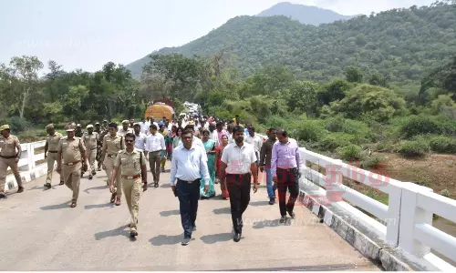 தமிழக-கர்நாடக எல்லையானபாலாற்றில் சோதனைச்சாவடி அமைக்க ஈரோடு-சேலம் கலெக்டர்கள் நேரில் ஆய்வு