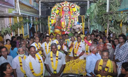 குகை திருப்பாவை குழு சார்பில்வெள்ளி கருட வாகனத்தில் பெருமாள் வீதி உலா