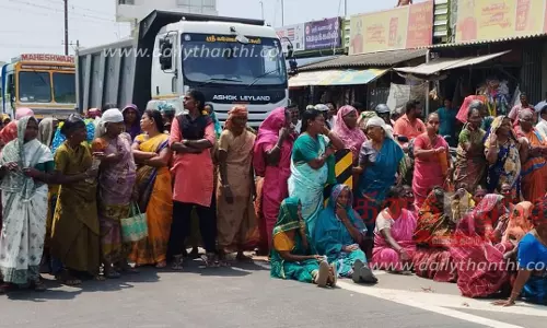 மொடக்குறிச்சி அருகே சம்பளம் வழங்கக்கோரி 100 நாள் வேலை திட்ட பணியாளர்கள் சாலை மறியல்