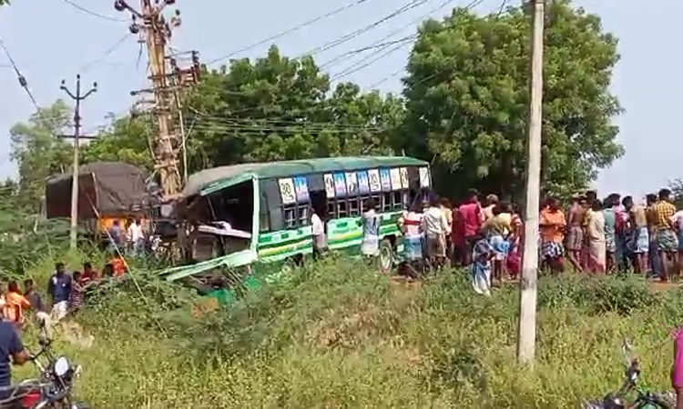 அரியலூர்: அரசுப்பேருந்து - லாரி மோதி விபத்து - 30-க்கும் மேற்பட்டோர் காயம்