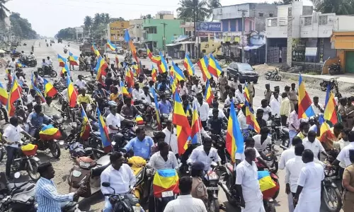 பேரணியாக சென்ற பா.ம.க.வினரை போலீசார் தடுத்து நிறுத்தியதால் பரபரப்பு