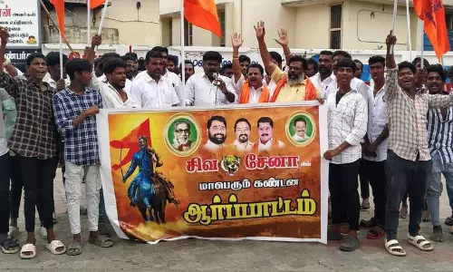 சிவசேனா கட்சியினர் ஆர்ப்பாட்டம் சிவசேனா கட்சியினர் ஆர்ப்பாட்டம்
