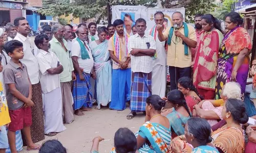 நெற்பயிருக்கு மருந்து தெளித்த விவசாயி மயங்கி விழுந்து சாவு:நிவாரணம் கேட்டு ஆர்ப்பாட்டம்