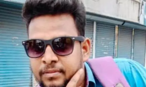 கோழிக்கடைக்குள் கார் புகுந்து தனியார் நிதி நிறுவன மேலாளர் பலி