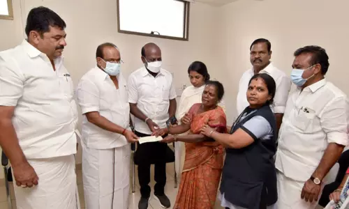 வாணியம்பாடியை சேர்ந்த 2 பேரின் குடும்பத்திற்கு தலா ரூ.3 லட்சம் நிவாரணம்