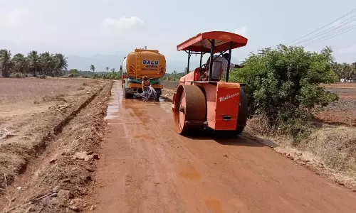 வாளவாடி-மொடக்குபட்டி இணைப்பு சாலை அமைக்கும் பணி தீவிரம்