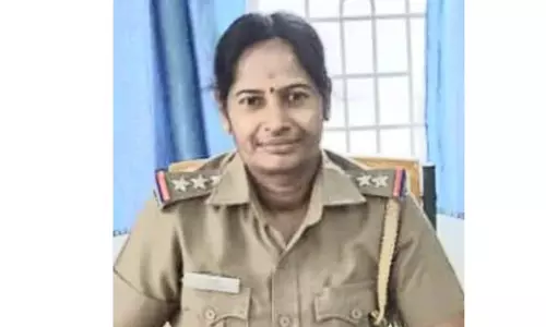 பெண் இன்ஸ்பெக்டர் காத்திருப்போர் பட்டியலுக்கு மாற்றம் பெண் இன்ஸ்பெக்டர் காத்திருப்போர் பட்டியலுக்கு மாற்றம்