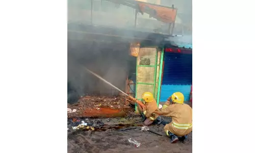 பட்டாசு கடையில் தீ விபத்து