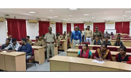 மாணவா்களுக்கு ஓவியம், வினாடி-வினா போட்டி