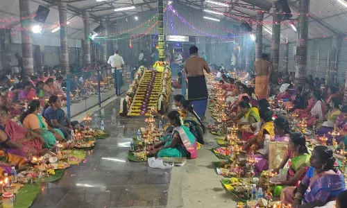 அய்யப்பன் கோவிலில் குத்துவிளக்கு பூஜை அய்யப்பன் கோவிலில் குத்துவிளக்கு பூஜை